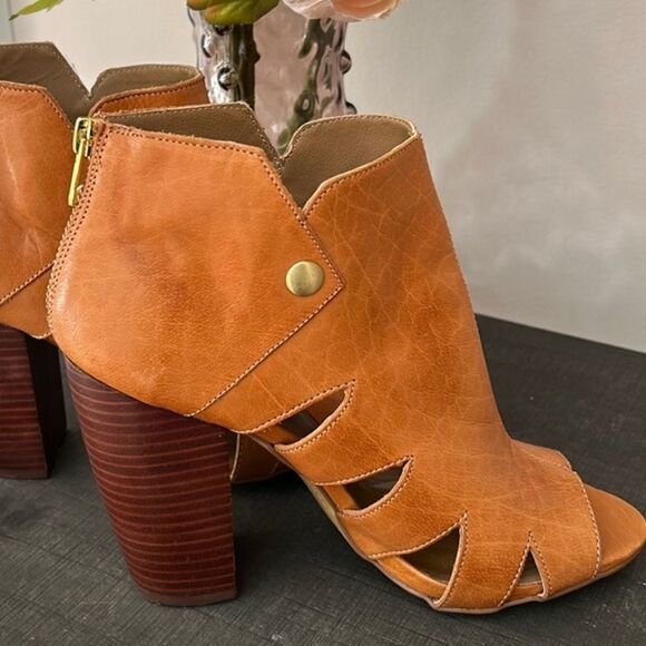 EUC Kelsi Dagger Leather Ankle Booties(size 9.5) - Picture 1 of 9